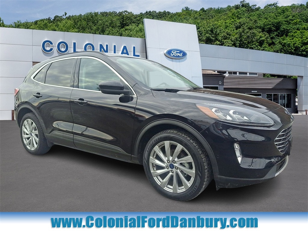 2022 Ford Escape Titanium's photo