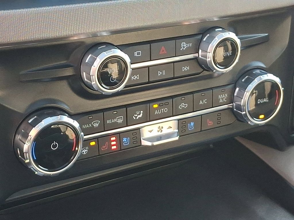 2025 Ford F-250 Super Duty Platinum - Photo 17