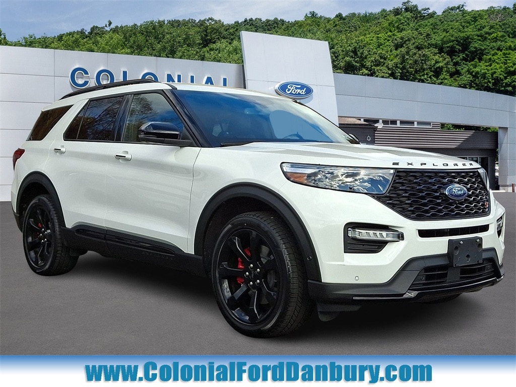 2022 Ford Explorer ST's photo