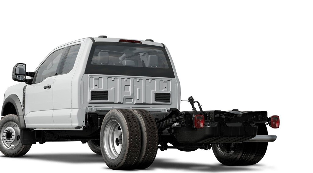 2025 Ford F-550 photo 2
