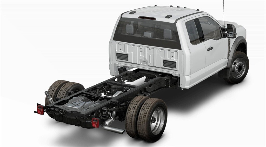 2025 Ford F-550 photo 3
