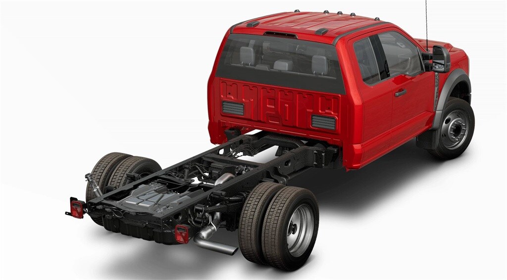 2025 Ford F-550 photo 3