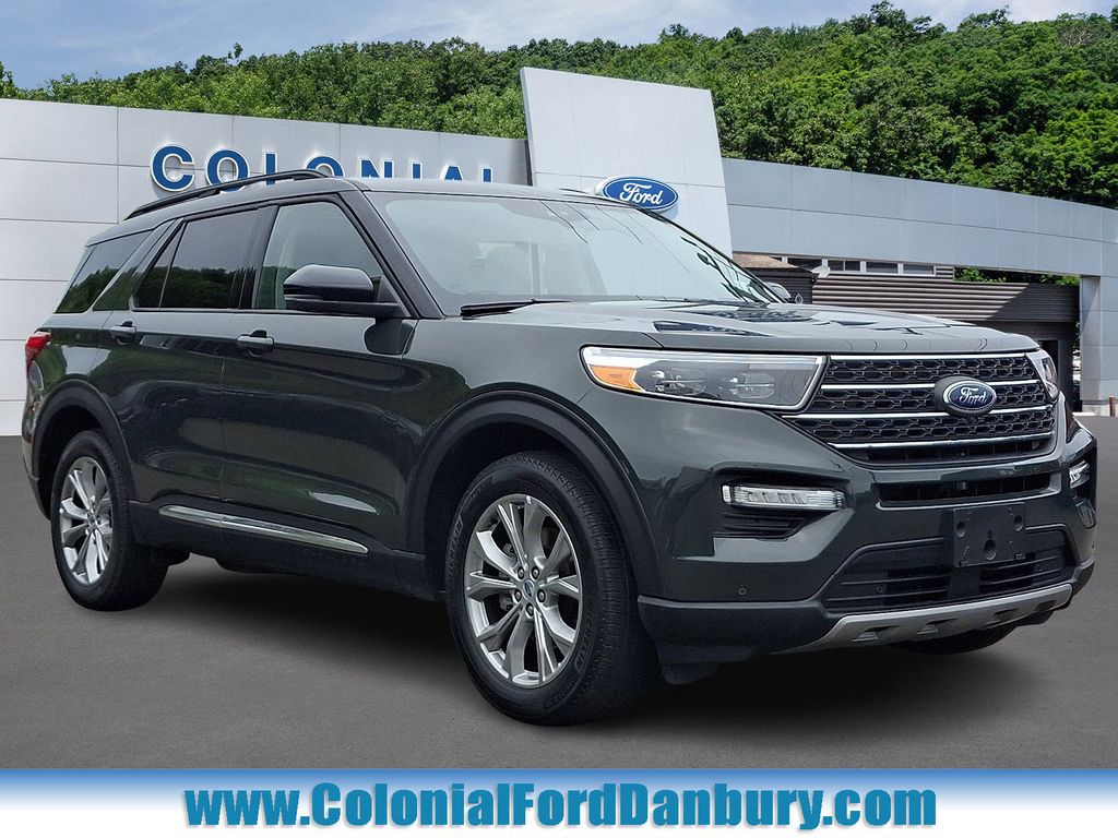 2023 Ford Explorer XLT 4WD's photo