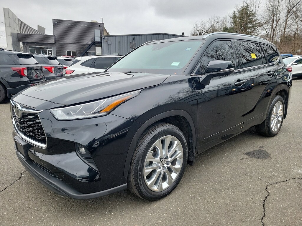 Used 2021 Used Toyota Highlander For Sale in Danbury, CT | Stock #19340