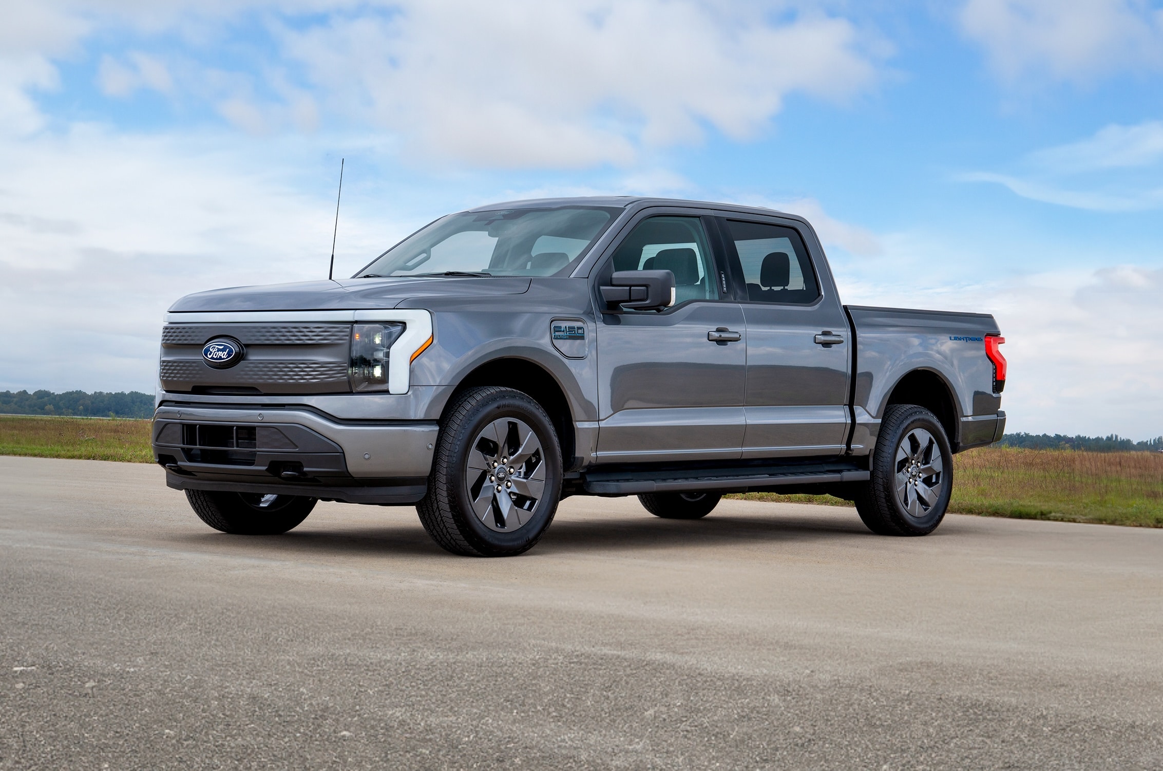 2025-Ford-F150Lightning-Flash-SuperCrew