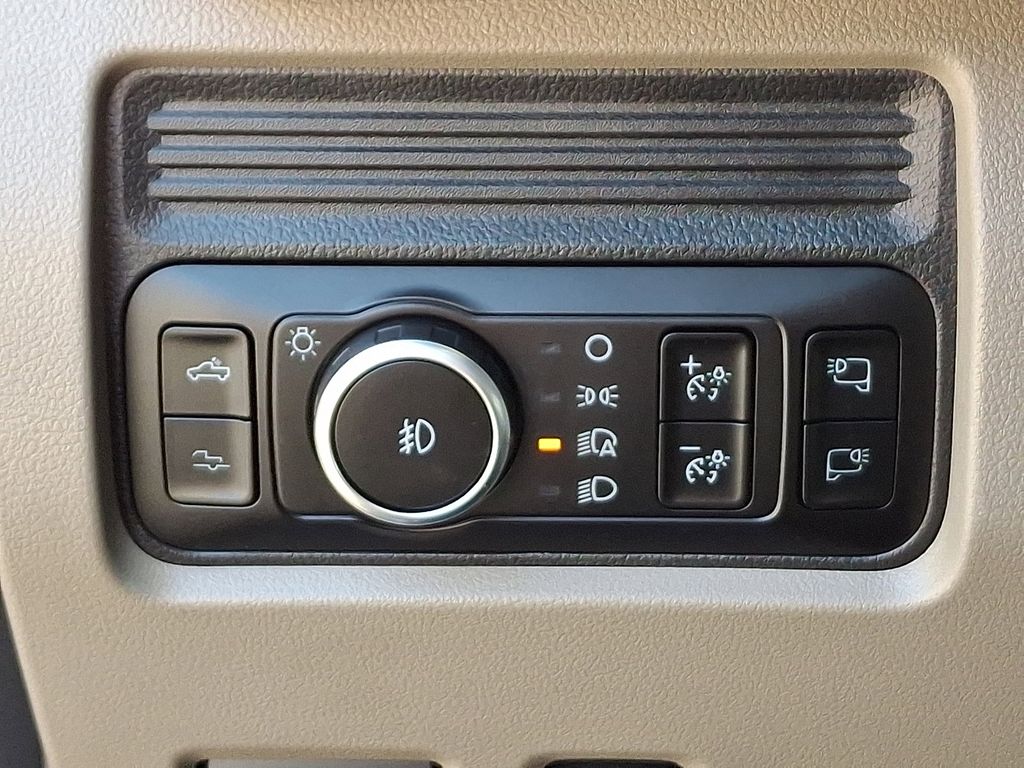2025 Ford F-250 Super Duty Platinum - Photo 25