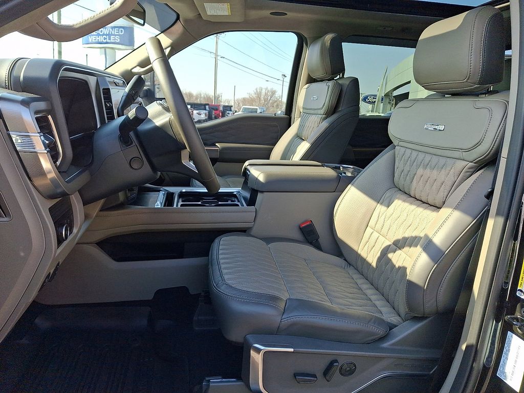 2025 Ford F-250 Super Duty Platinum - Photo 14