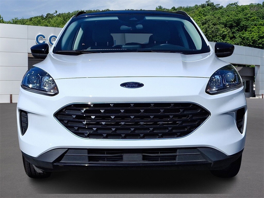 2022 Ford Escape SE photo 2