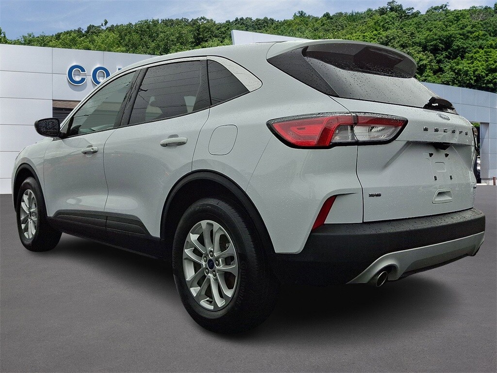 2022 Ford Escape SE photo 3