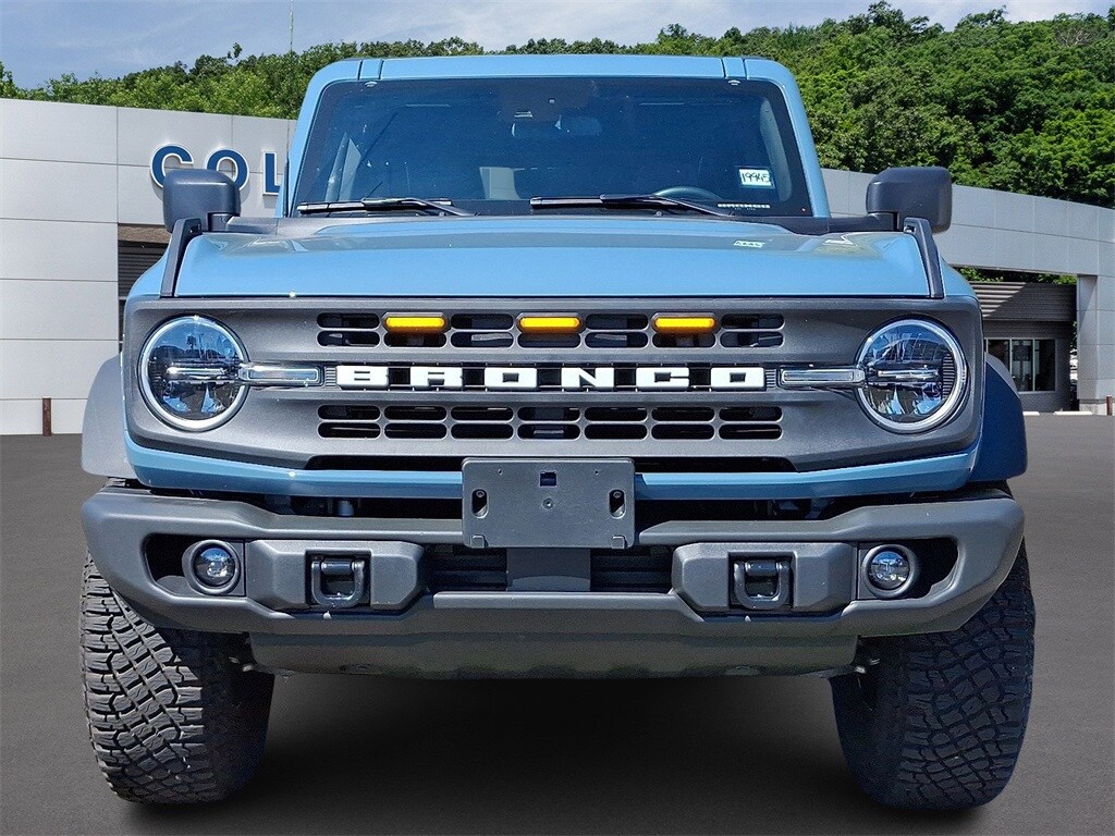 2023 Ford Bronco Black Diamond photo 2