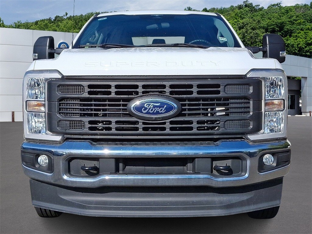 2023 Ford F-350 photo 2