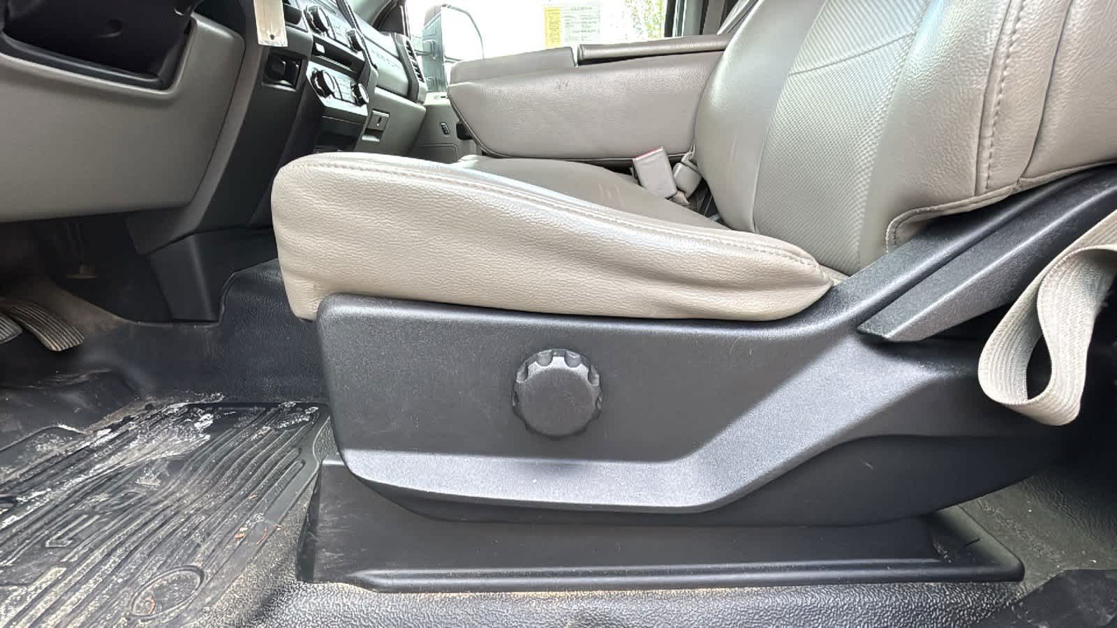 2017 Ford F-350 Super Duty Chassis Cab XL - Photo 20