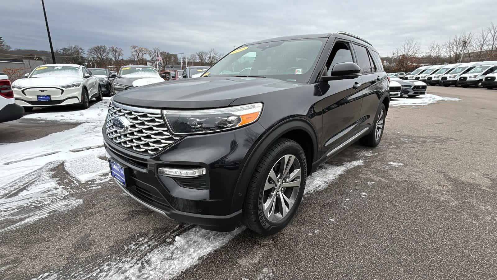 2020 Ford Explorer Platinum's photo