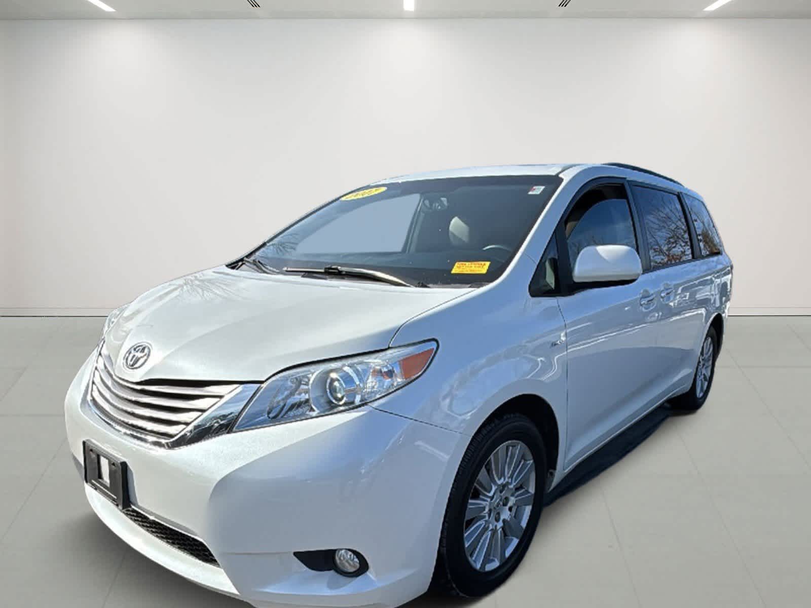 2017 Toyota Sienna XLE Premium's photo
