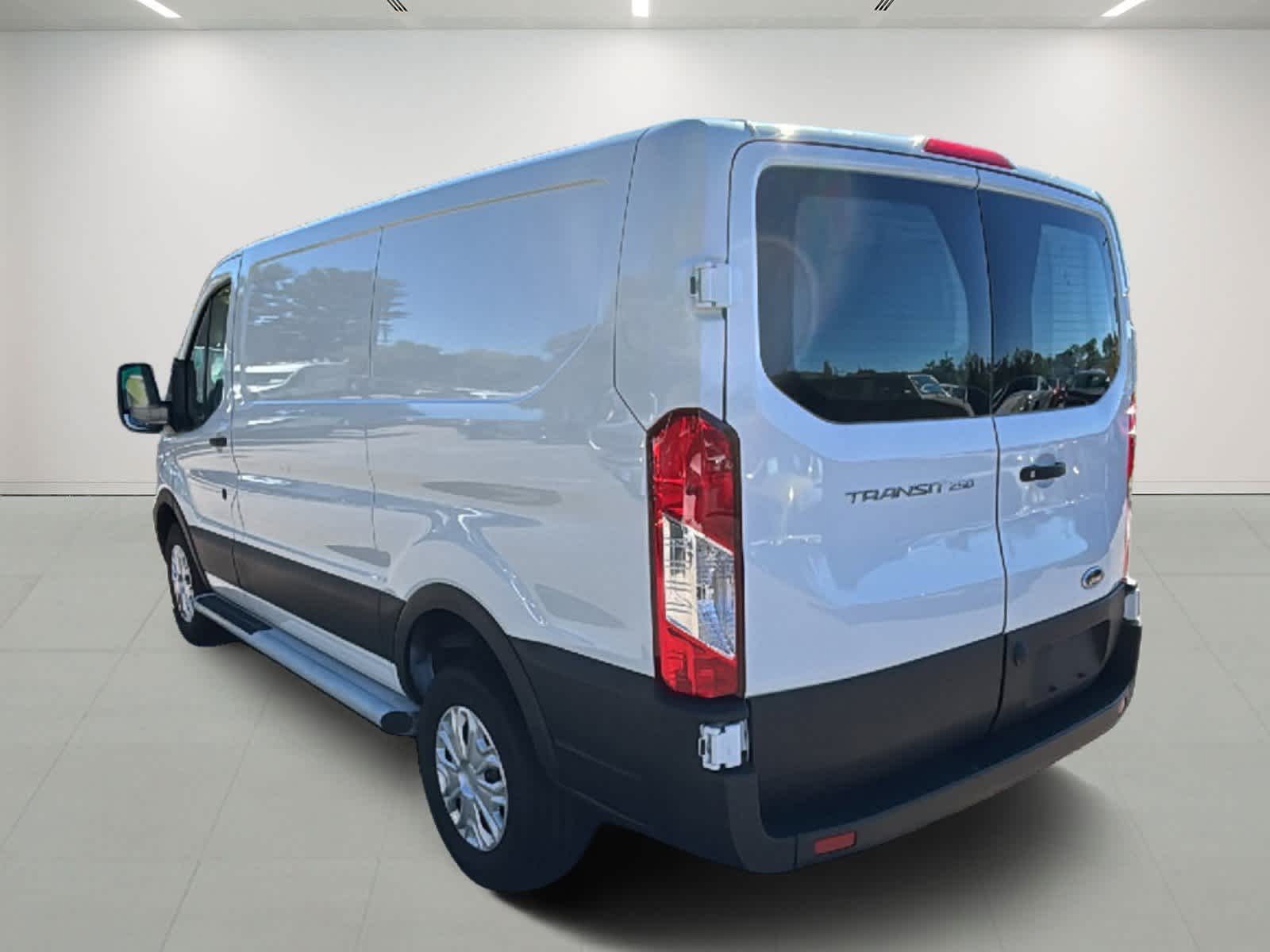 2024 Ford Transit photo 3