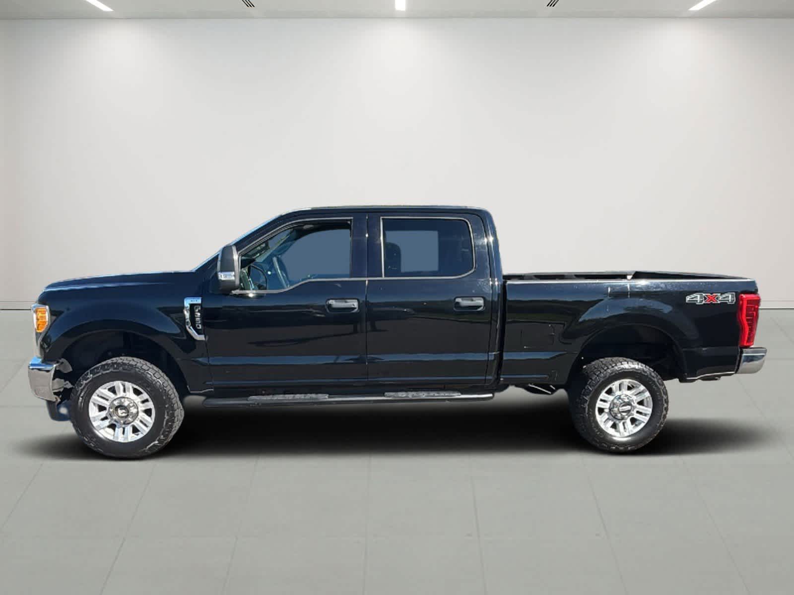 2017 Ford F-250 XLT photo 2