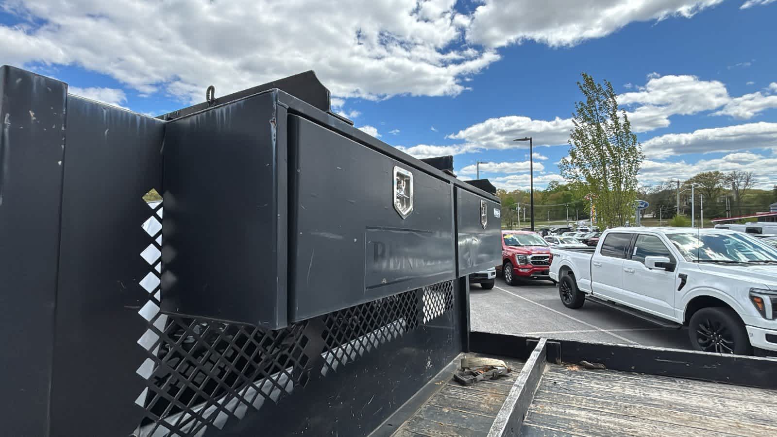 2017 Ford F-350 Super Duty Chassis Cab XL - Photo 25