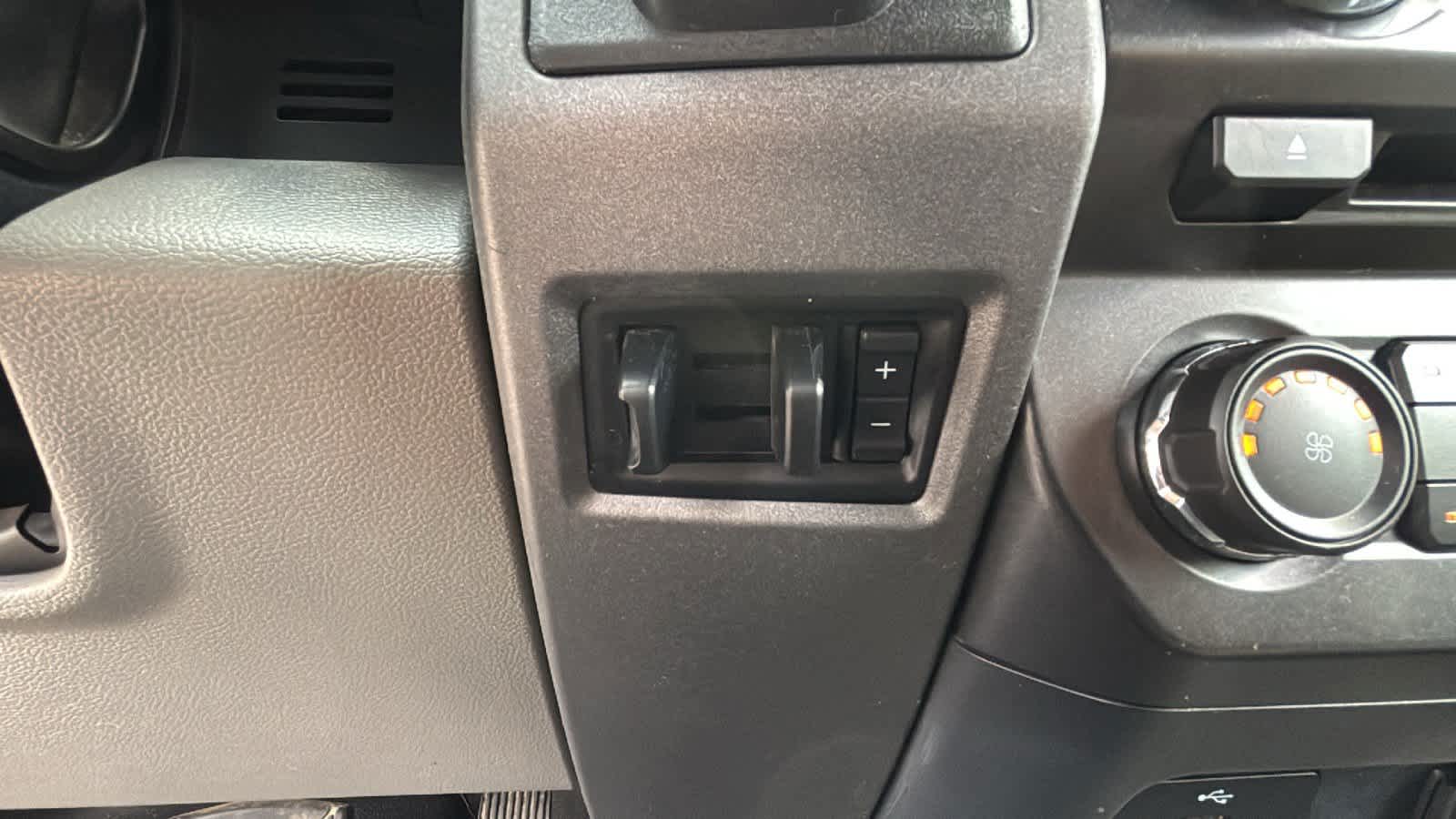 2017 Ford F-350 Super Duty Chassis Cab XL - Photo 17