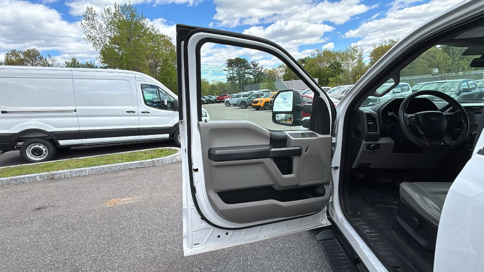 2017 Ford F-350 Super Duty Chassis Cab XL - Photo 22