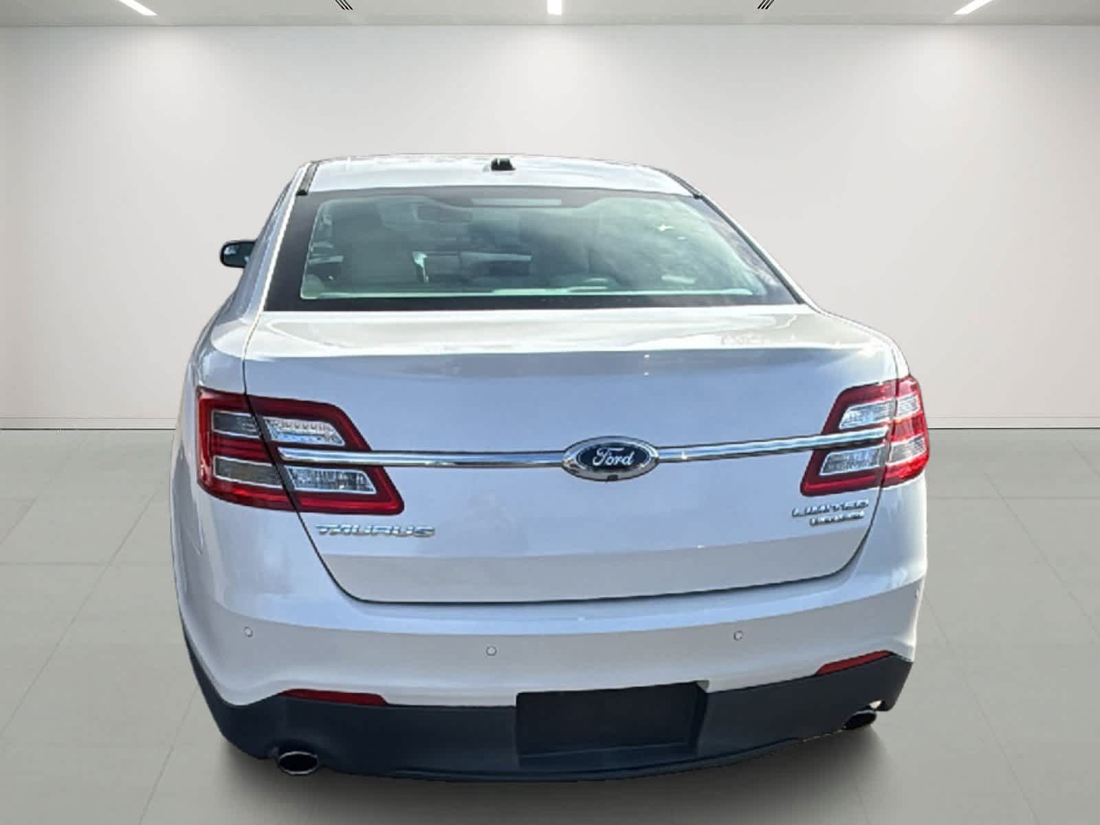2015 Ford Taurus Limited photo 3