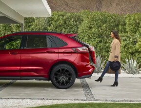 stay a step ahead with the hands-free liftgate