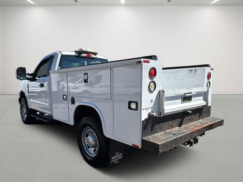 Used 2017 Ford Super Duty F-350 SRW XL 4WD Reg Cab 8 Box 4WD Reg Cab 8 Box