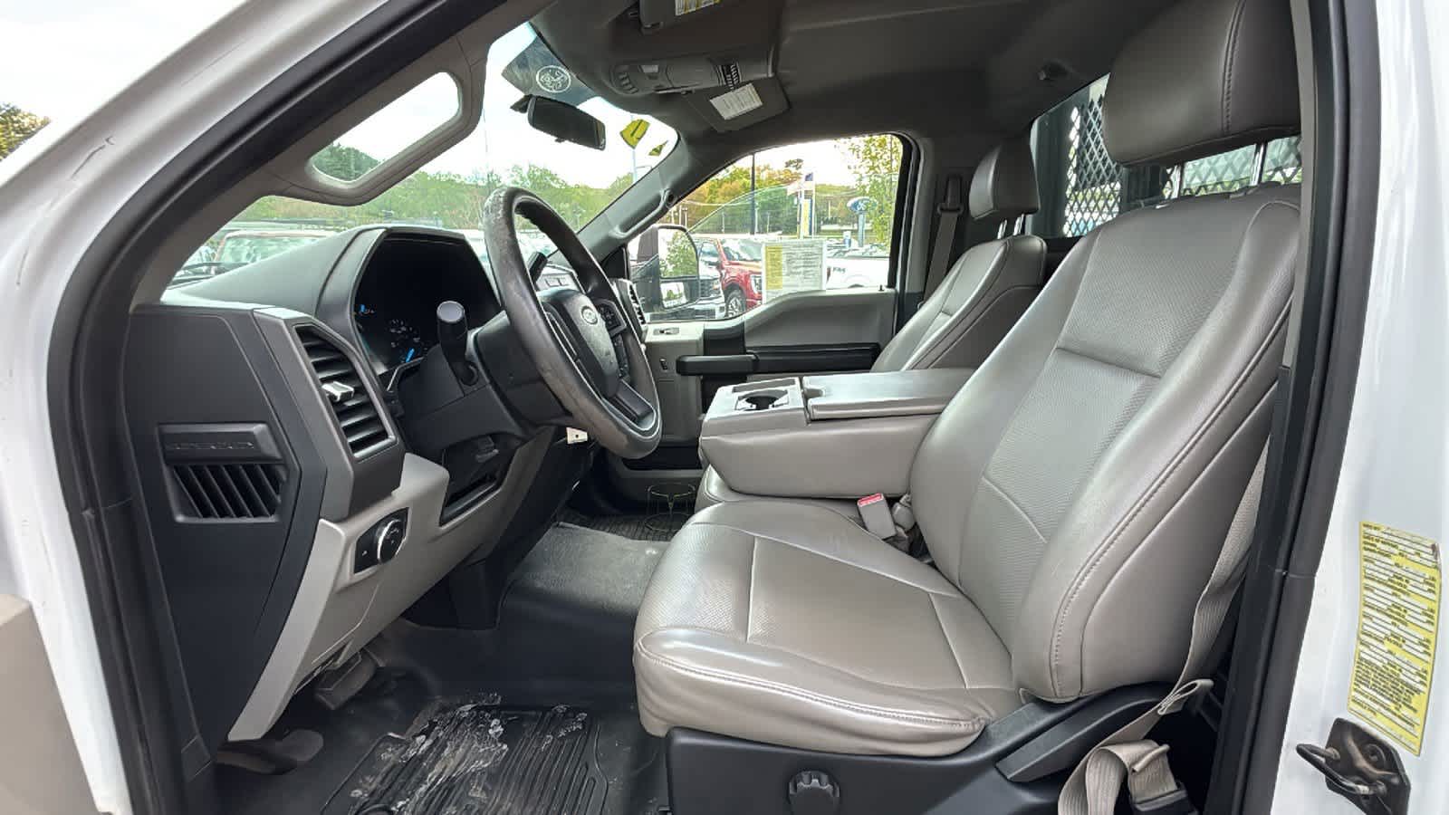 2017 Ford F-350 Super Duty Chassis Cab XL - Photo 19