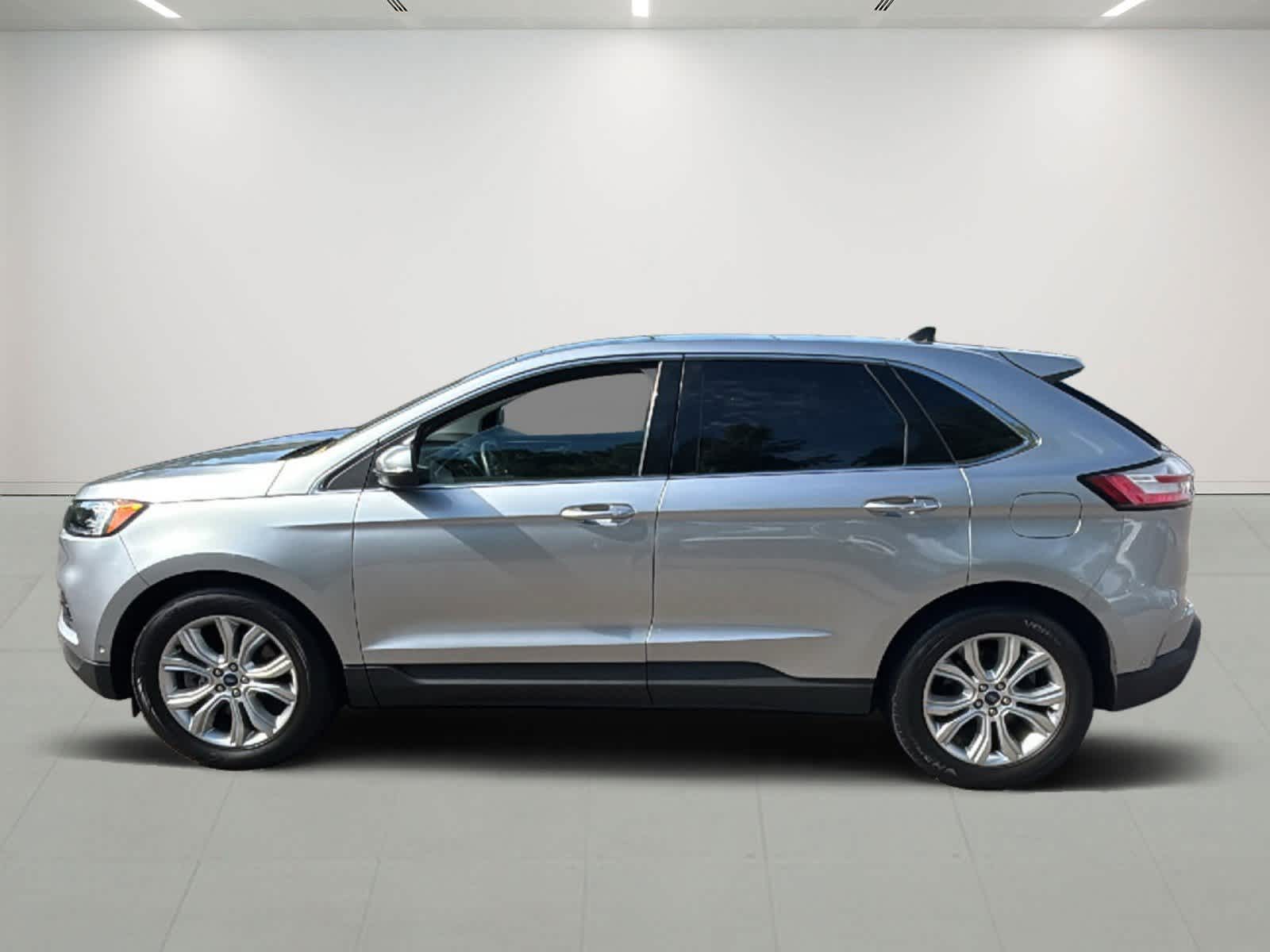 2020 Ford Edge Titanium photo 2