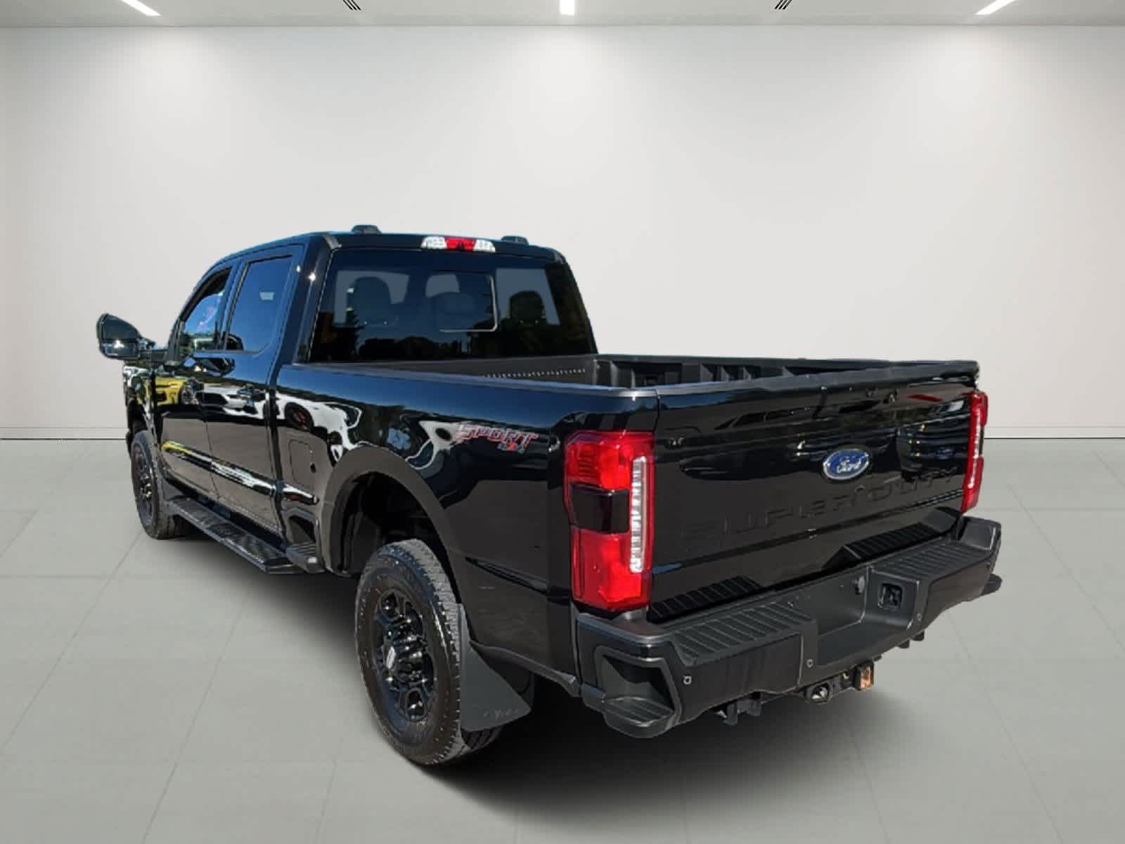 2024 Ford F-350 XLT photo 2