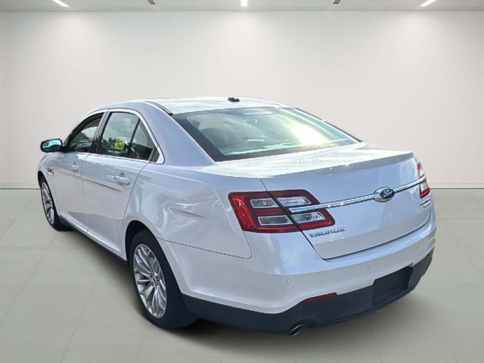 2015 Ford Taurus Limited photo 2