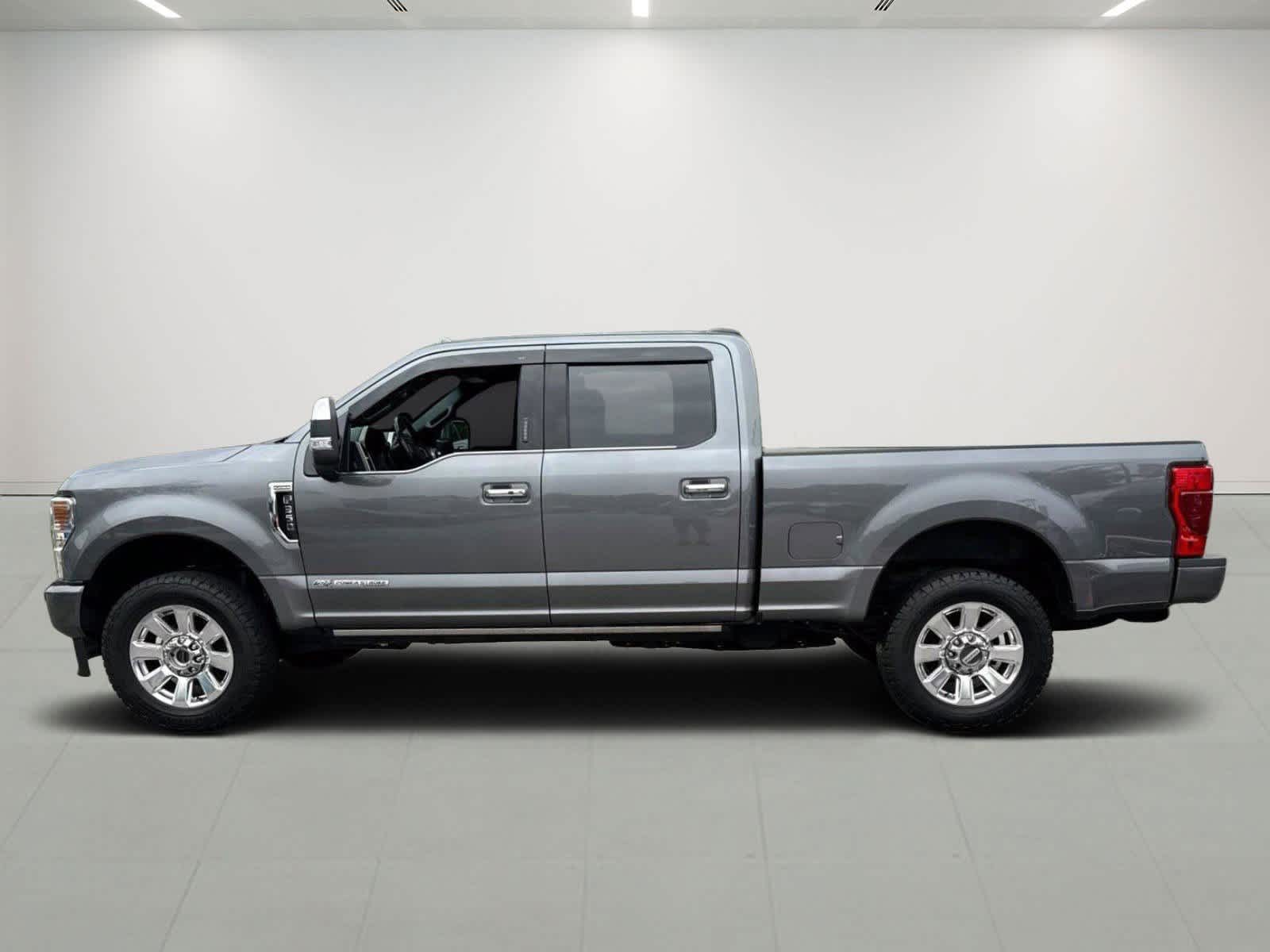 2022 Ford F-350 Platinum photo 2