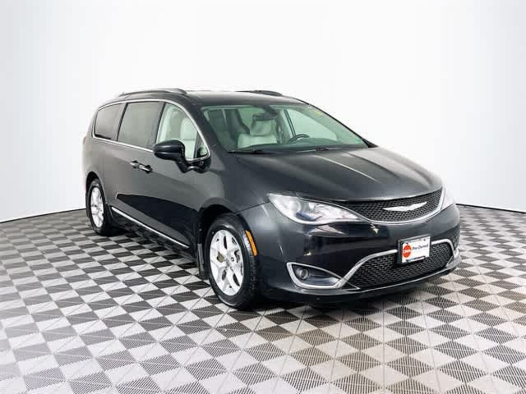 Used 2018 Chrysler Pacifica Touring L FWD