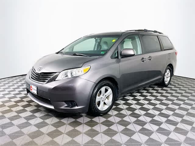 2015 Toyota Sienna LE photo 3
