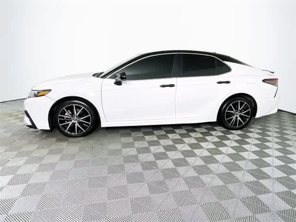 Used 2021 Toyota Camry SE