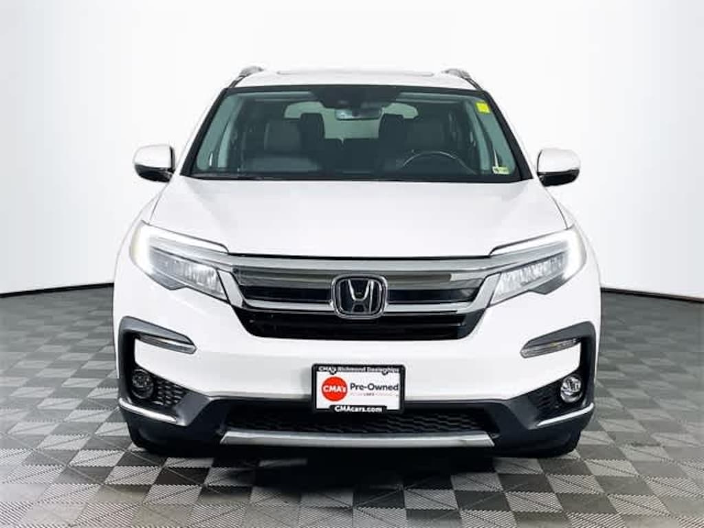 Used 2022 Honda Pilot Touring w/Rear Captains Chairs SUV