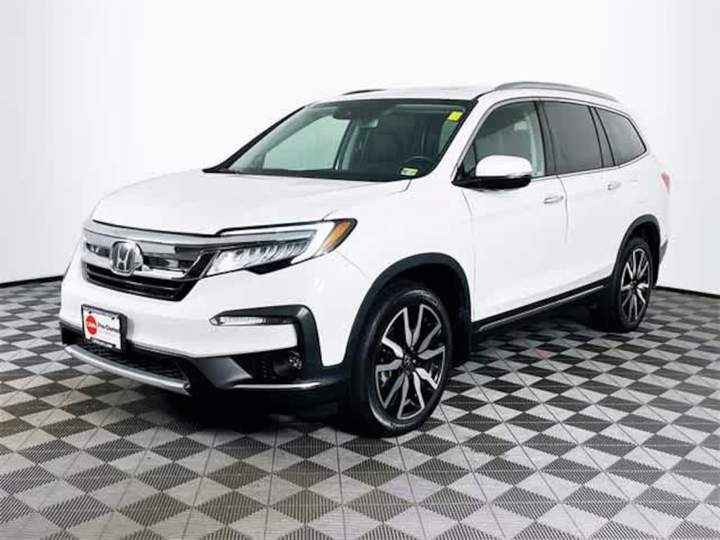 Used 2022 Honda Pilot Touring w/Rear Captains Chairs SUV