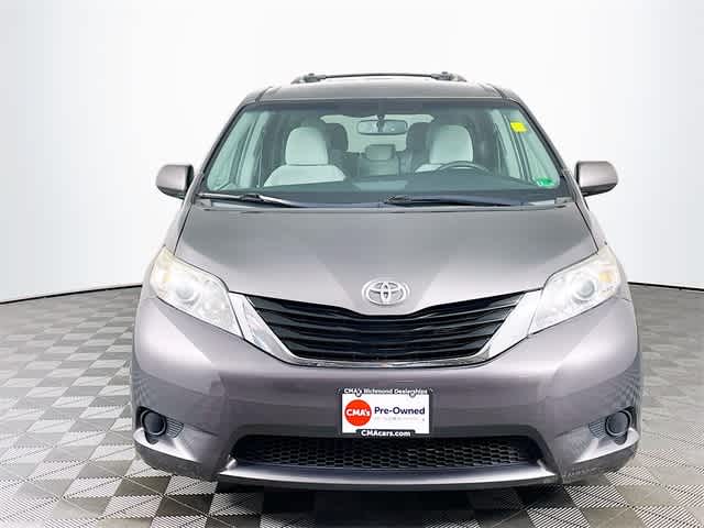 2015 Toyota Sienna LE photo 2