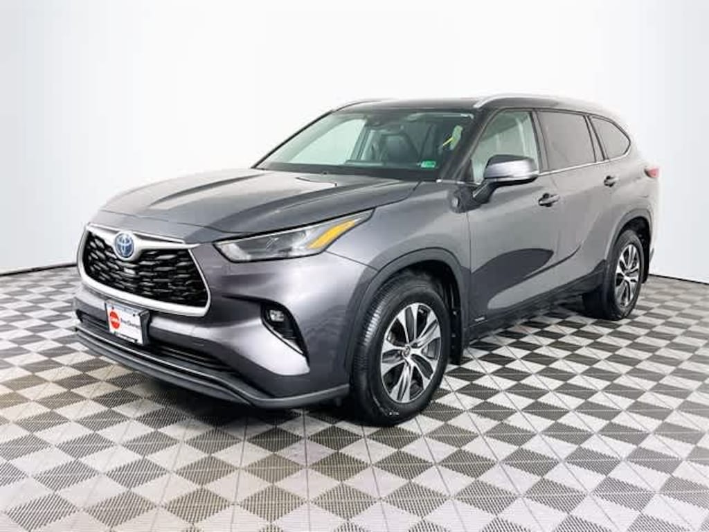 Used 2022 Toyota Highlander Hybrid XLE SUV