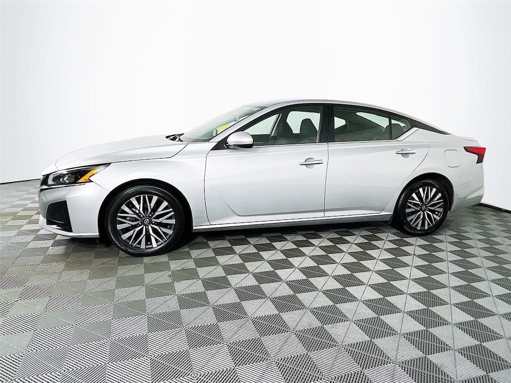 Used 2023 Nissan Altima 2.5 SV Sedan