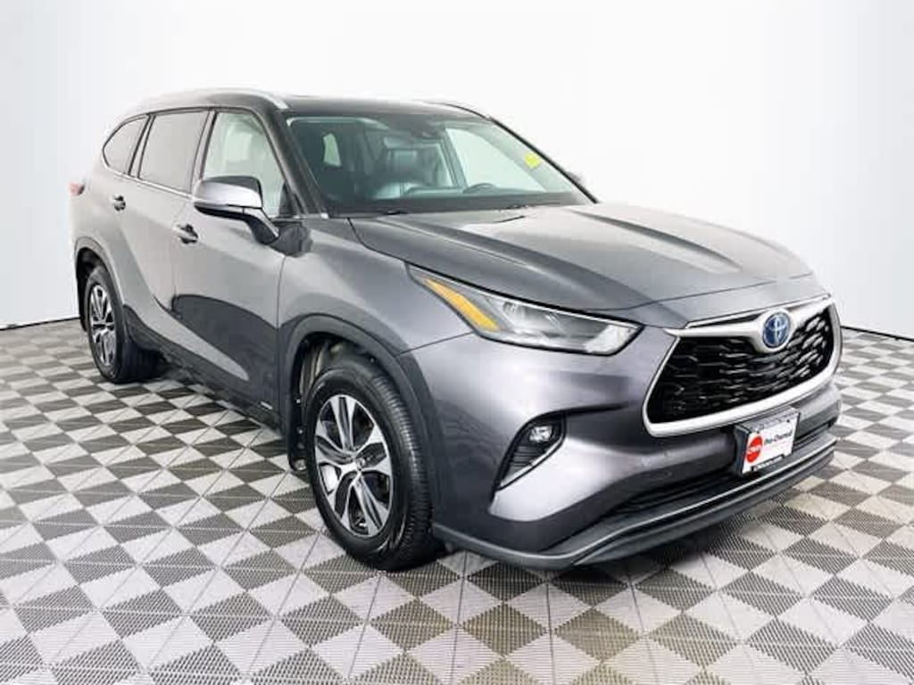 Used 2022 Toyota Highlander Hybrid XLE SUV