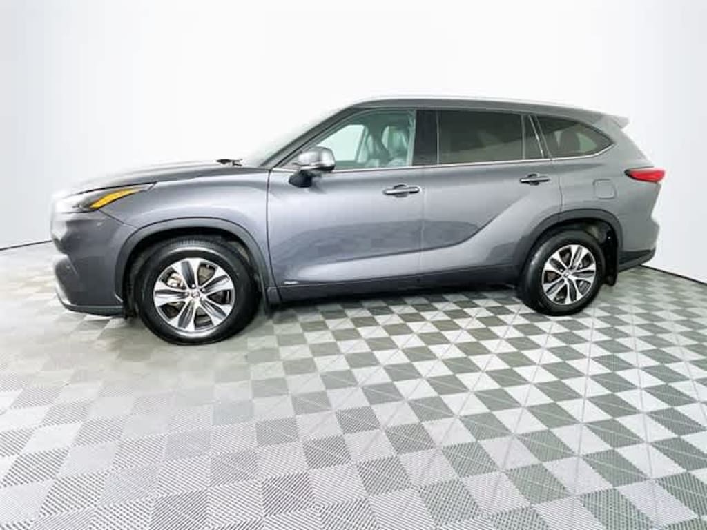 Used 2022 Toyota Highlander Hybrid XLE SUV