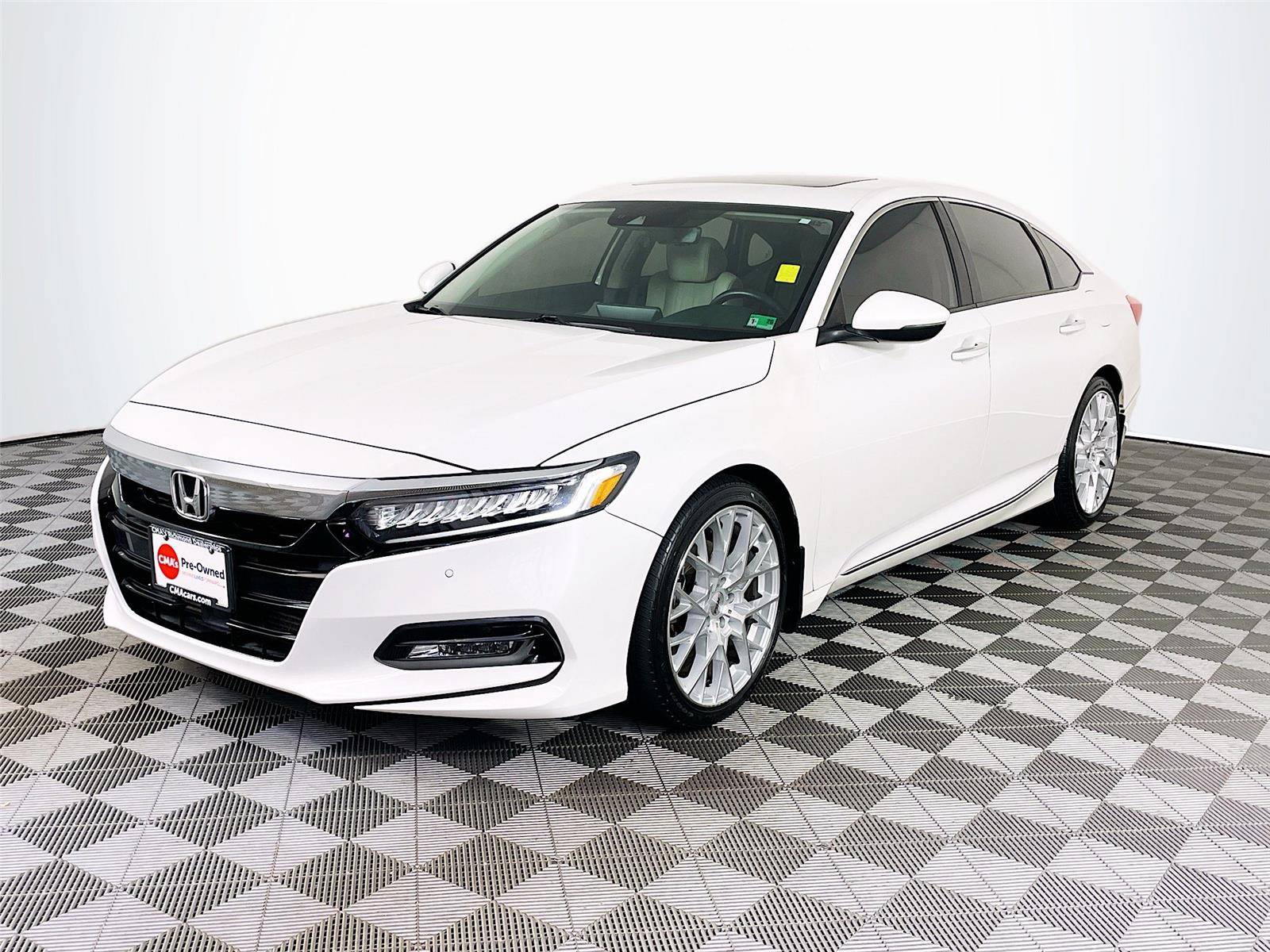 2018 Honda Accord Touring photo 3