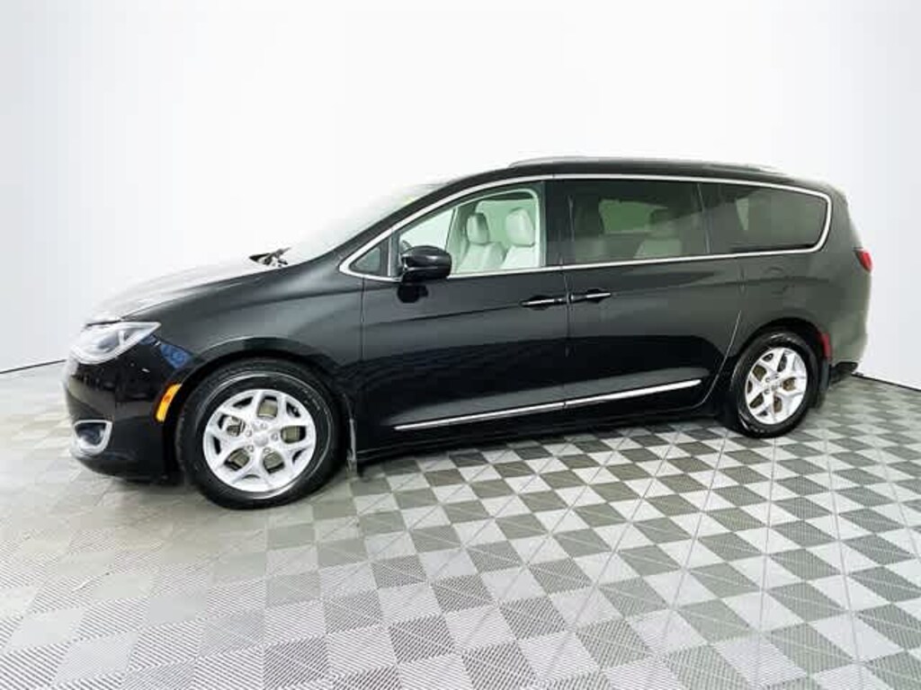 Used 2018 Chrysler Pacifica Touring L FWD