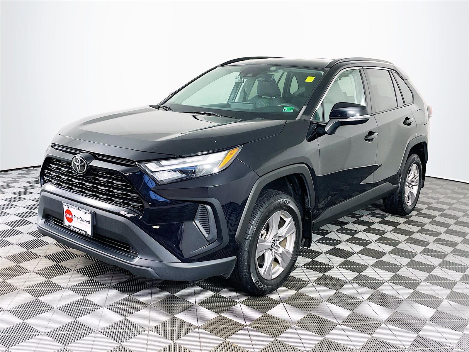 2023 Toyota RAV4 XLE photo 3