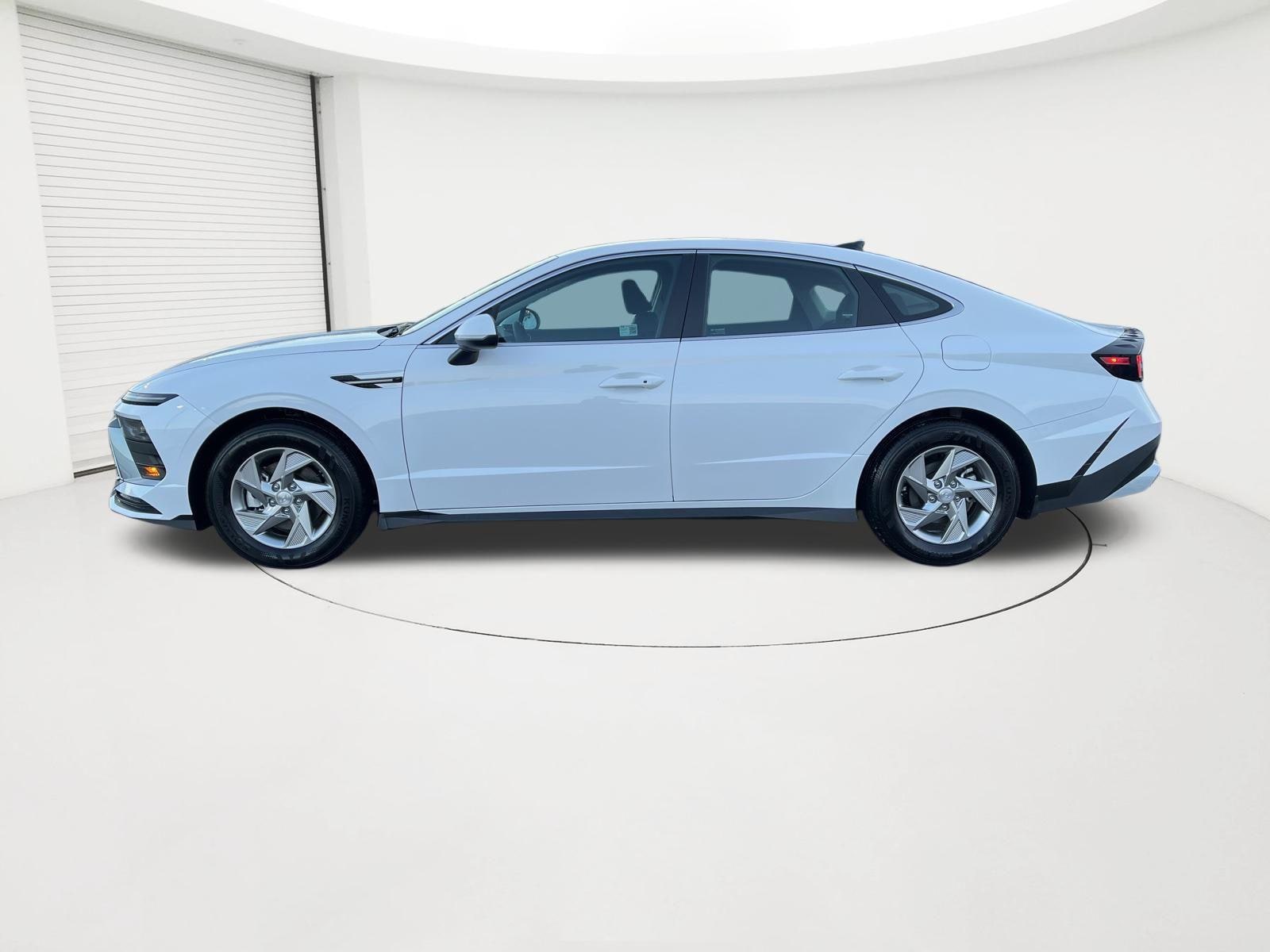 2025 Hyundai Sonata SE - Photo 4