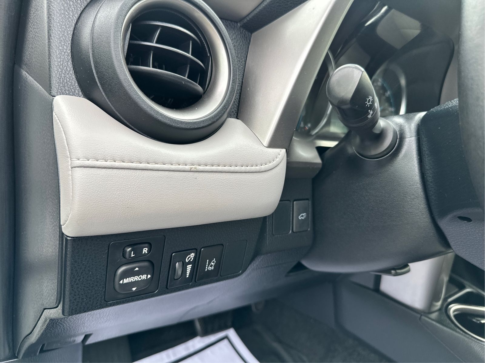 2018 Toyota RAV4 Limited - Photo 20