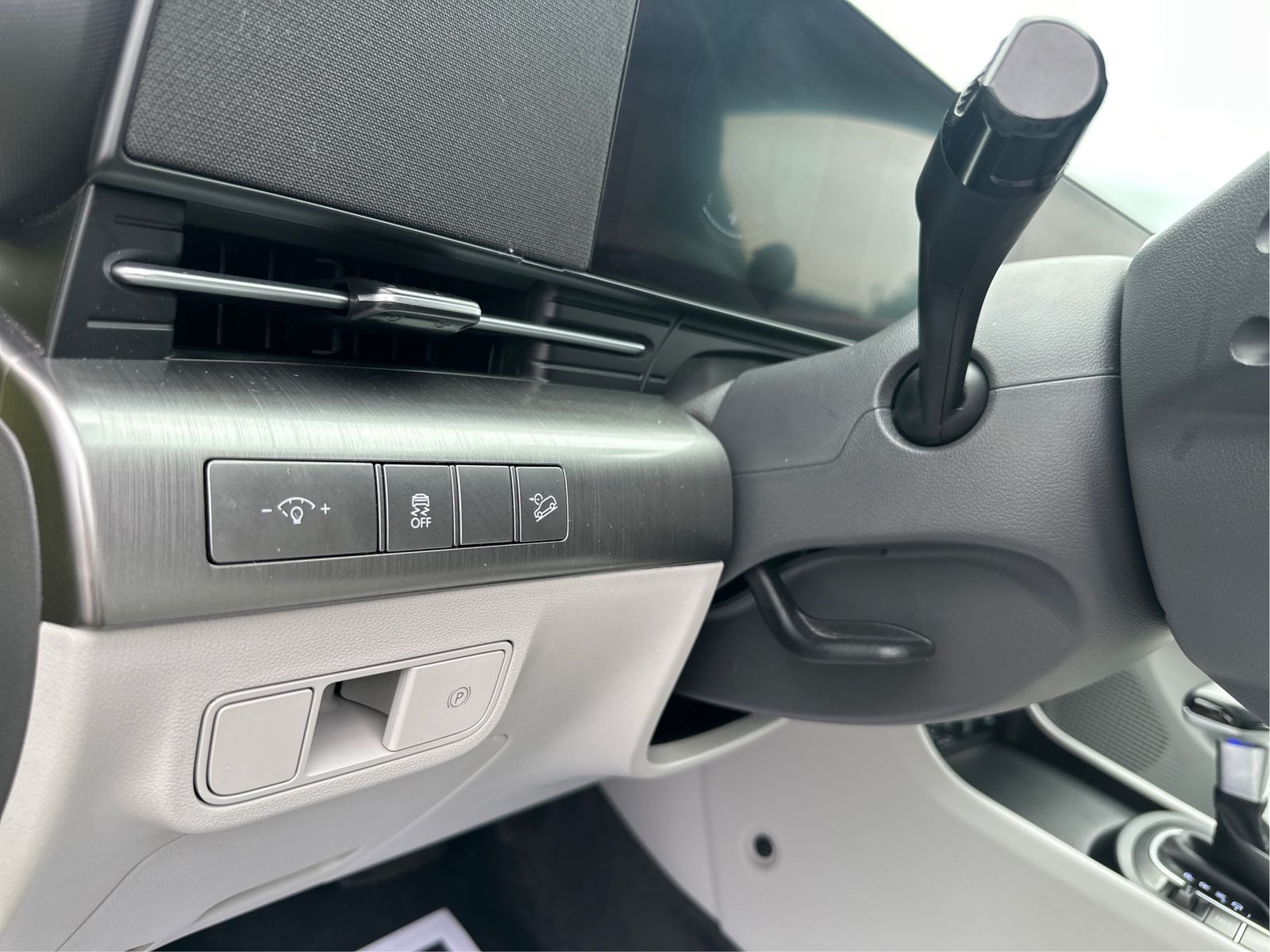 2025 Hyundai Kona SEL - Photo 18