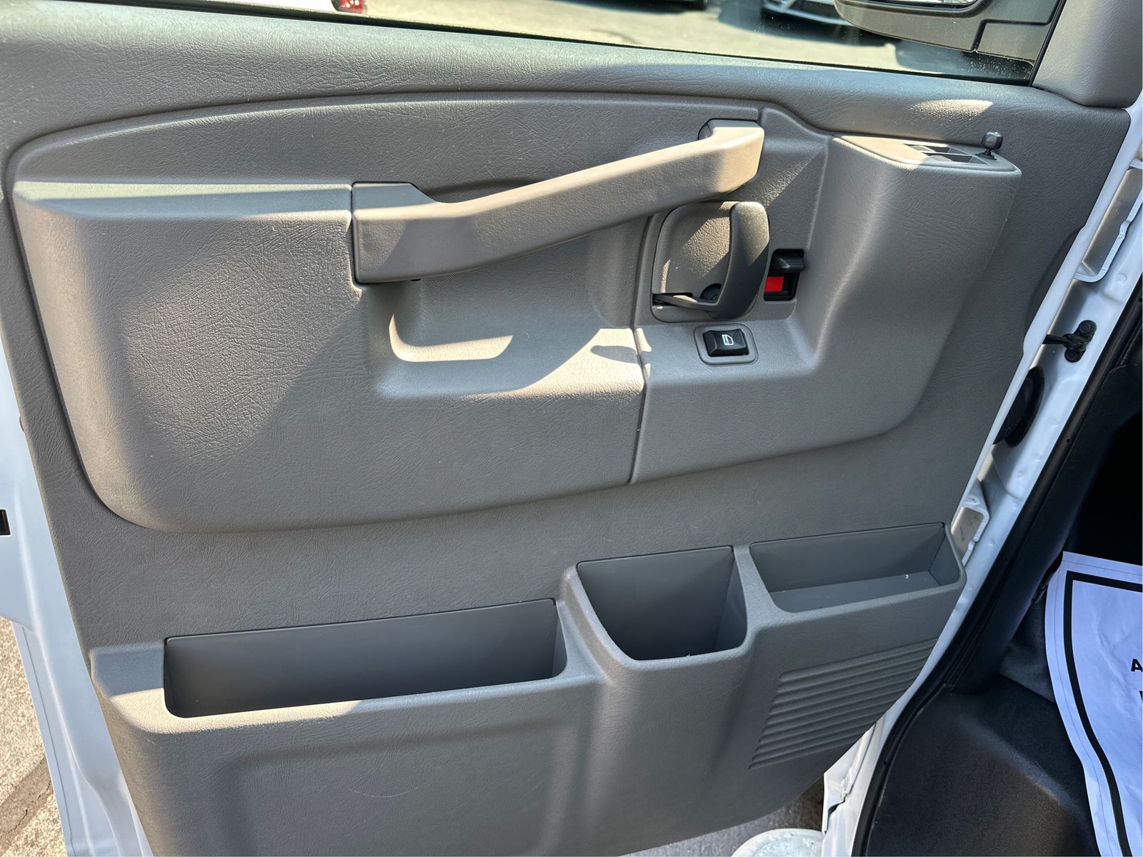 2025 GMC Savana Cargo Work Van - Photo 18