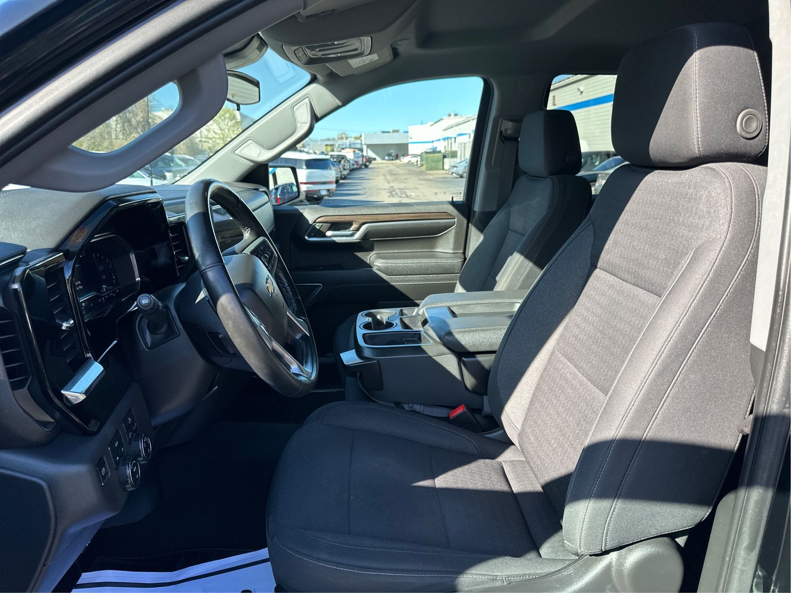 2023 Chevrolet Silverado 1500 LT - Photo 9