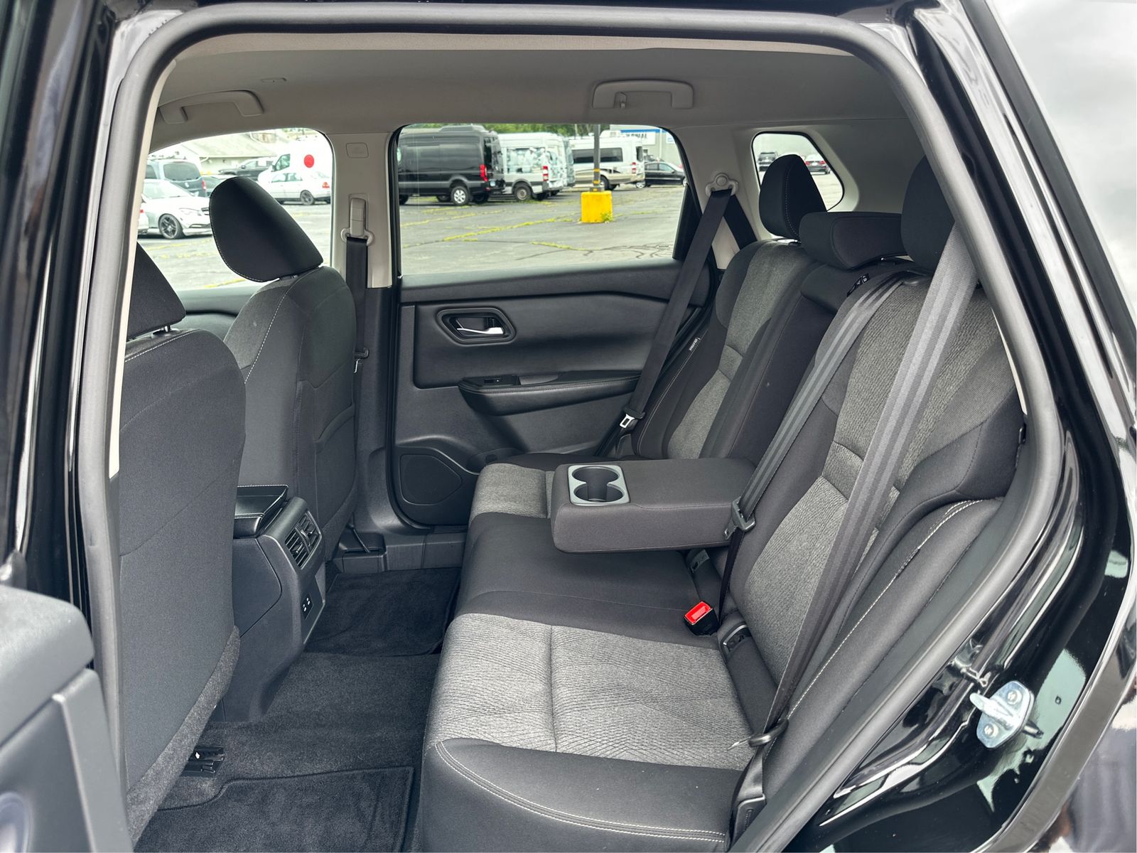 2024 Nissan Rogue SV - Photo 10